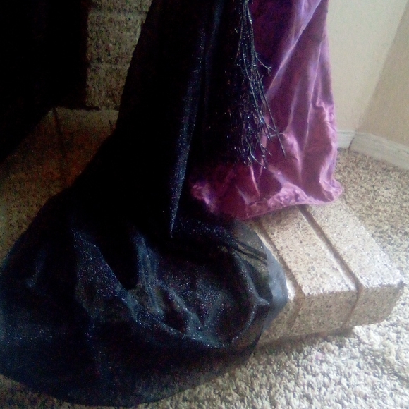 Wicked Webster's Witch Doll Decor - Picture 4 of 16